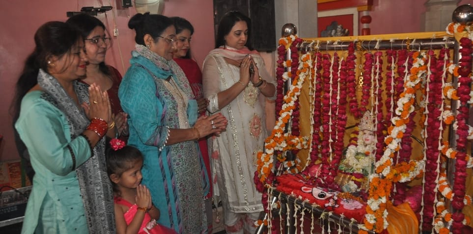 Kanya Pooja in every home, offering sardine-coconut to mother and asking for wishes