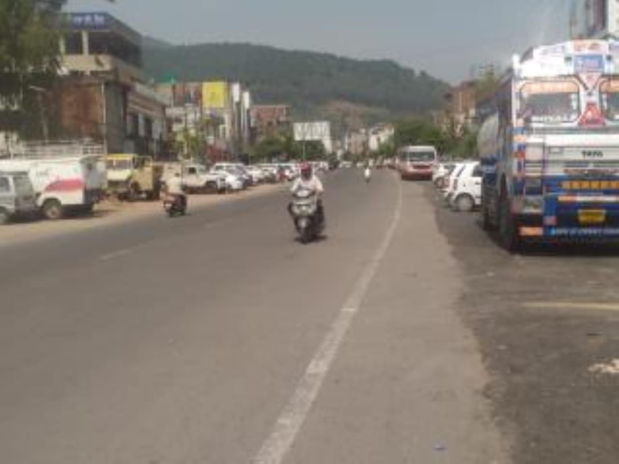 Illegal Parking in side of road