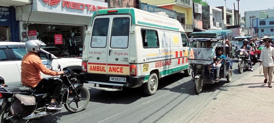 Bijnor road jammed as soon as vehicles were diverted, pedestrians were suffering in the heat