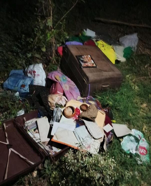 Thieves broke into the house and stole jewelry worth lakhs