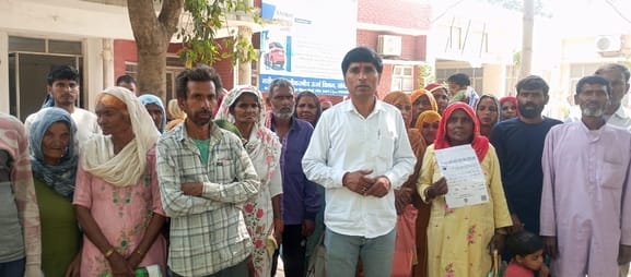 Demonstration over non-receipt of installment of PM Housing Scheme