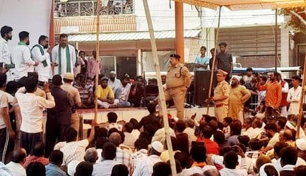 E-rickshaw drivers on strike, people troubled