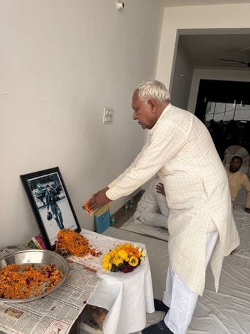 Farmer leader Rakesh Tikait met the family of martyr Siddharth Yadav