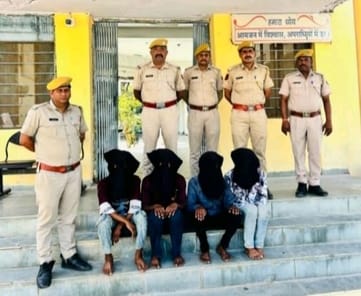 पुलिस की गिरफ्त में आरोपी