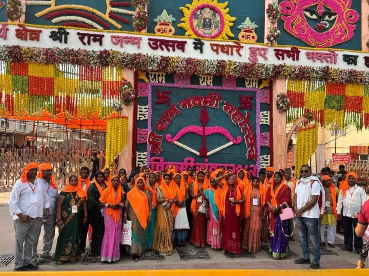 The devotees of Sarojini Nagar were delighted to see the image of Lord Shri Ram
