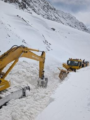In minus 25 degree temperature, the snowy mountains lost
