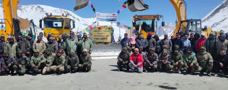 After one and a half month, 16,500 feet high Shinkula pass is restored for vehicles