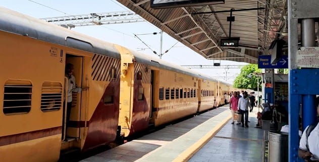 Three-hour block on railway track between Vitroi-Nagariya, two passenger trains hit