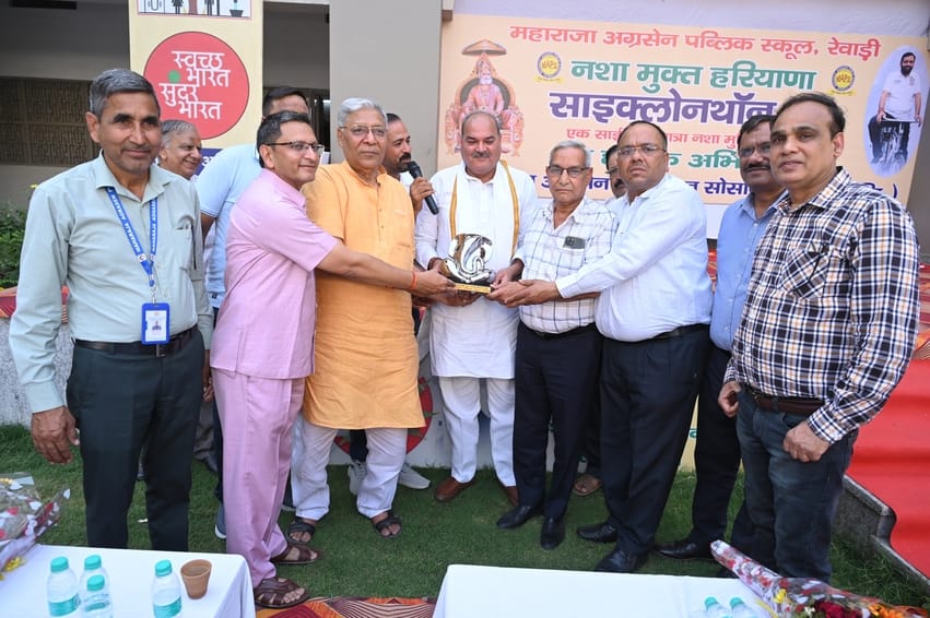 Cyclothon 2.0 team was welcomed at Maharaja Agrasen School