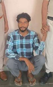 One accused arrested for attacking a salesman and taking away cash and liquor bottles
