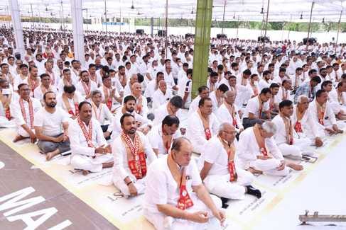 नवकार आराधना में जुड़े हजारों हाथ