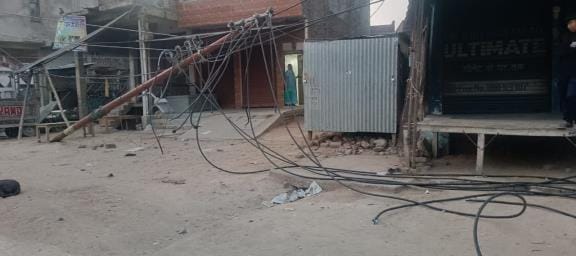 Dumper driver hit a vehicle while drunk, 15 electric poles and transformer were damaged
