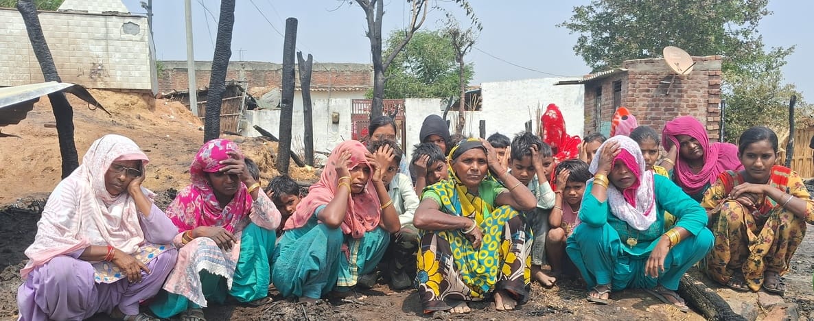 Five huts burnt in fire in Ahedi colony