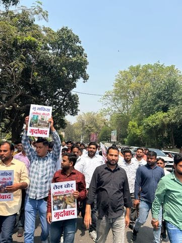 Corporation officers accused of colluding with illegal hoardings