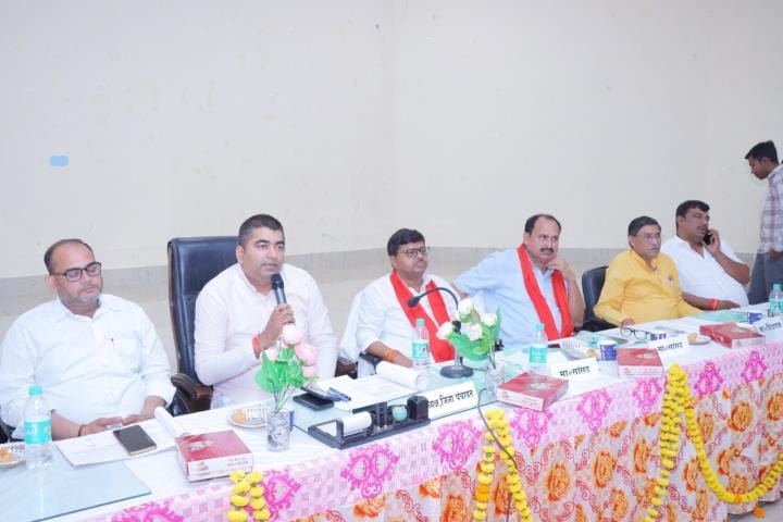 The issue of dilapidated roads and electricity crisis dominated