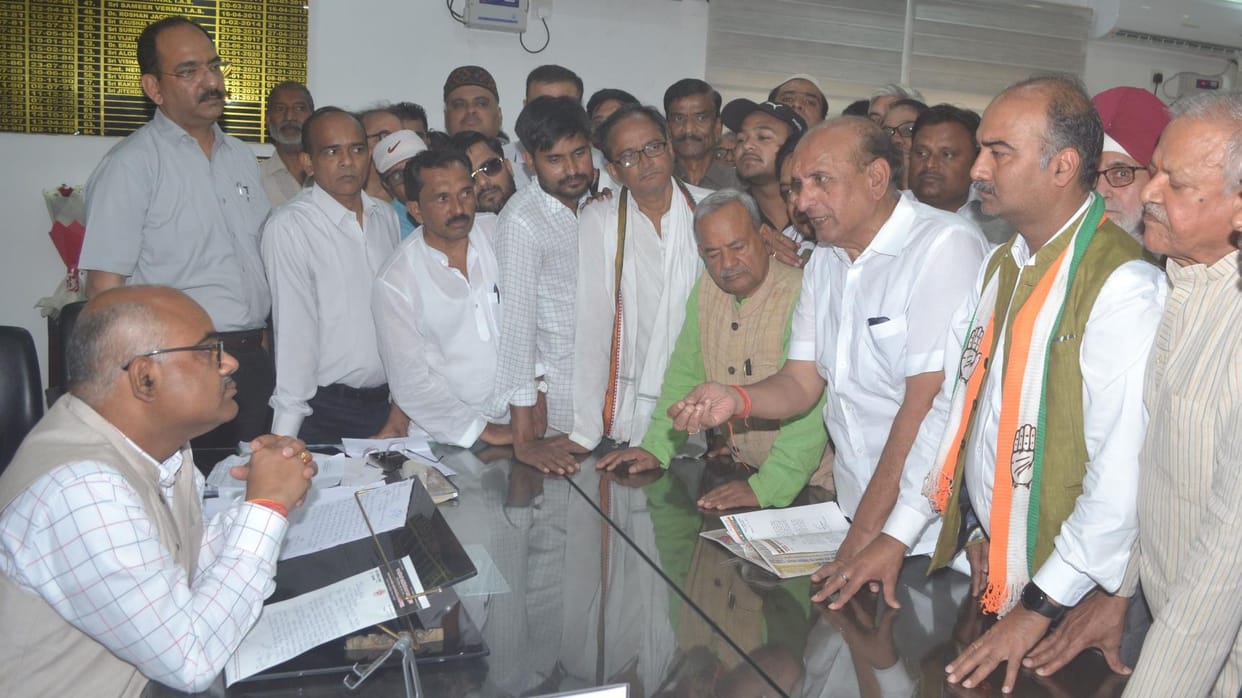 Congress's protest against the arbitrariness of private schools