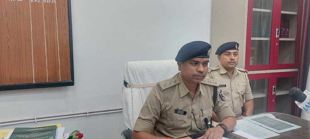 Rohtas Bihar News: rohtas police arrest bounty hunter, accused of firing on police, rohtas crime news
