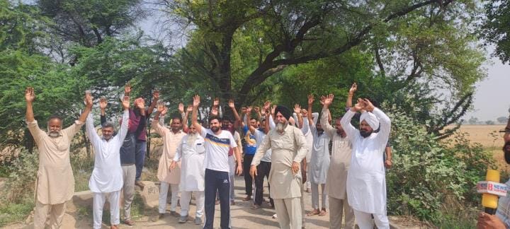 Villagers staged a protest, Dhudiyanwali-Haripura road hangs in balance