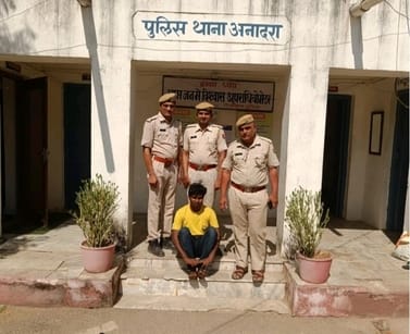 a top class thief and crook arrested wanted in a robbery case in sirohi