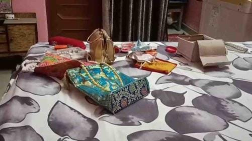 Cash and jewellery worth lakhs stolen from cloth merchant's house