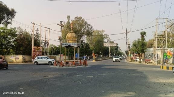 Temperature @ 42; Streets deserted in the afternoon due to heatwave