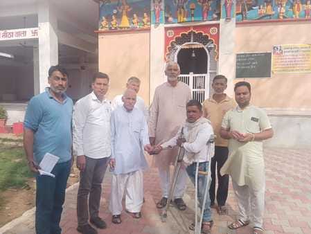 Disabled shopkeeper honored