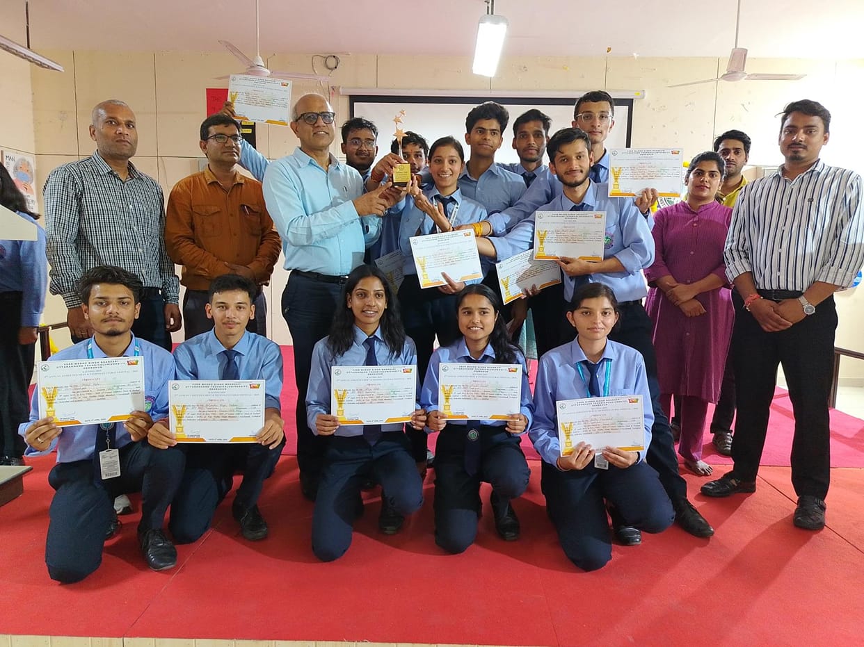 Students of Tanakpur Engineering College hoisted the flag in Kauthig-2025