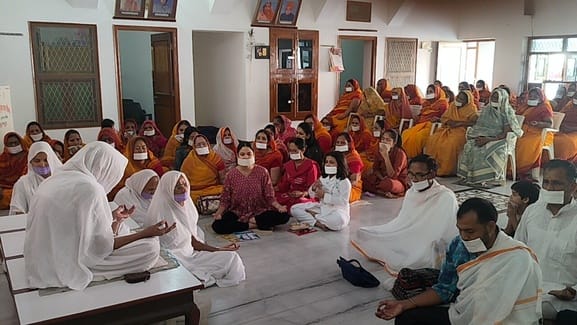 By chanting Navkar Mantra, the message of peace and non-violence was given in the world