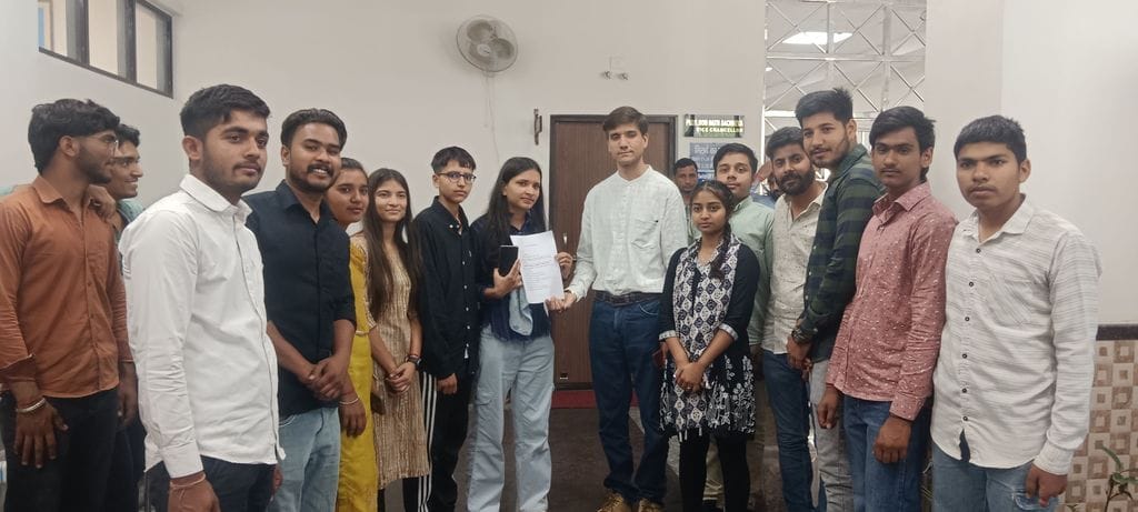 ABVP gave ultimatum to install AC in classrooms