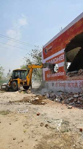 Bulldozers were run on 7 shops in Davanagere