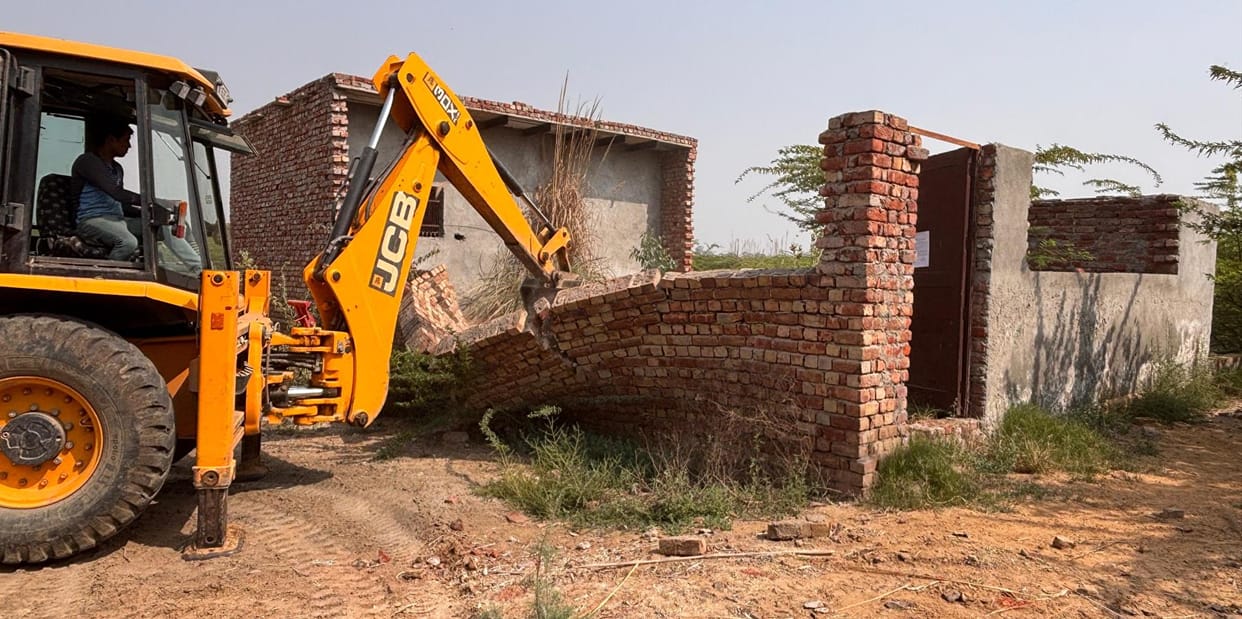 Illegal colony built in Tigrana on Hansi Road demolished