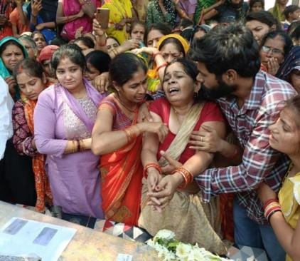 The whole village cried after seeing the body of martyr Ankesh