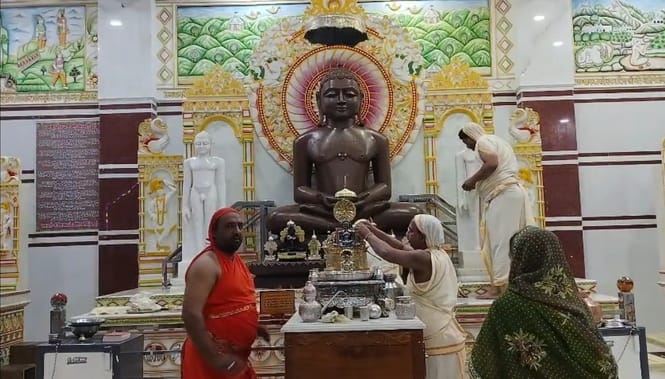 Namokar mantra recited in Digambar Jain temple