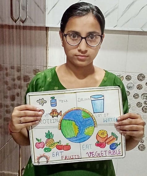The students gave the message of eating nutritious food and staying healthy through posters.