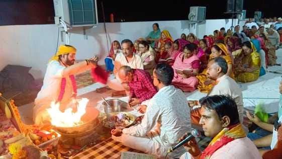 Sunderkand Paath's couplets and quatrains were sung