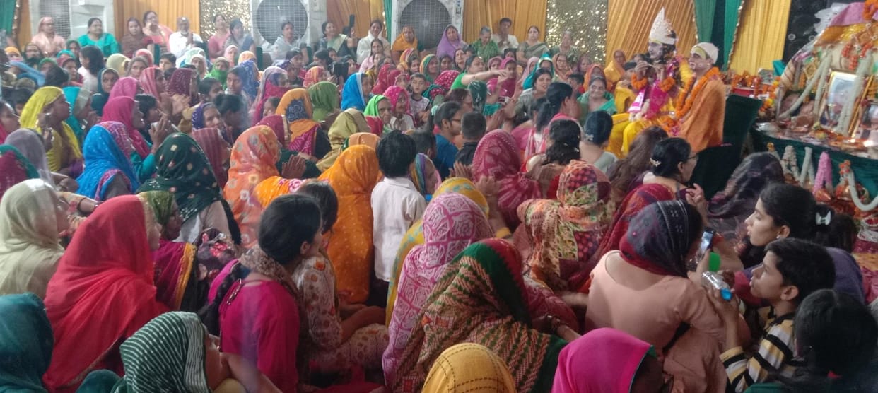 On the last day of Shrimad Bhagwat Katha, the narrator narrated the description of friendship between Shri Krishna and Sudama
