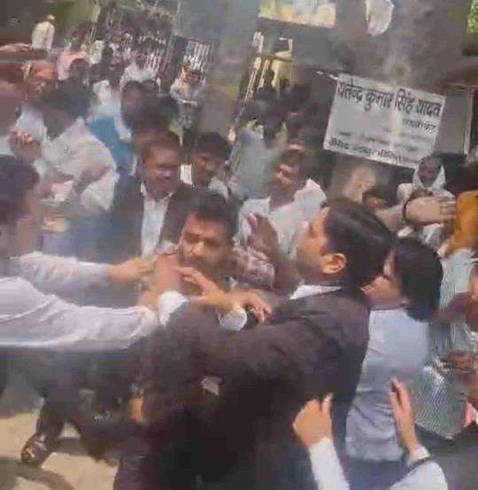Husband and wife clashed in court, heavy kicking and punching took place