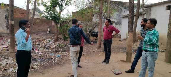 मौके पर स्वास्थ्य विभाग की टीम।
