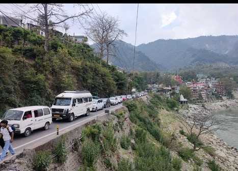 Traffic is being stopped before the scheduled time, people and tourists are in trouble
