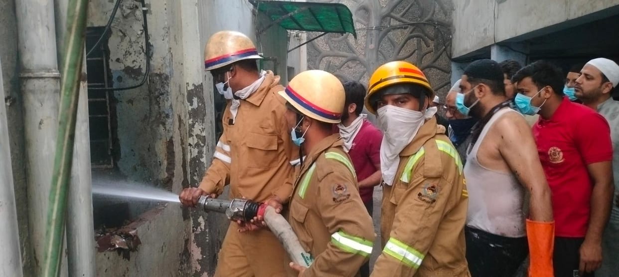 A huge fire broke out in a crockery warehouse operating in the basement of a residential building