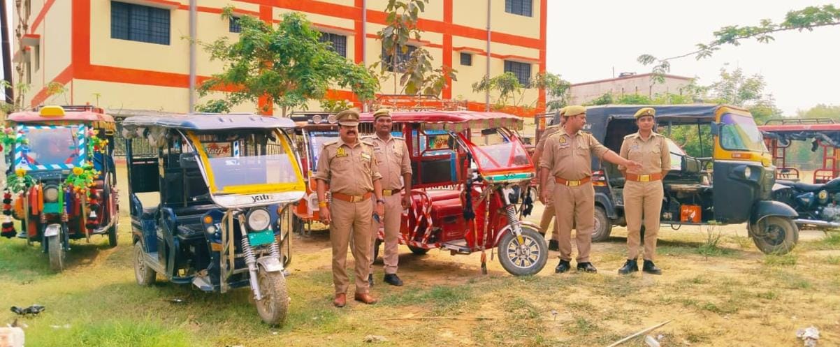17 e-rickshaws seized, eight buses and 15 bikes challaned