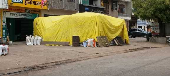 The market is full of wheat and mustard, there is a danger of it getting wet due to rain