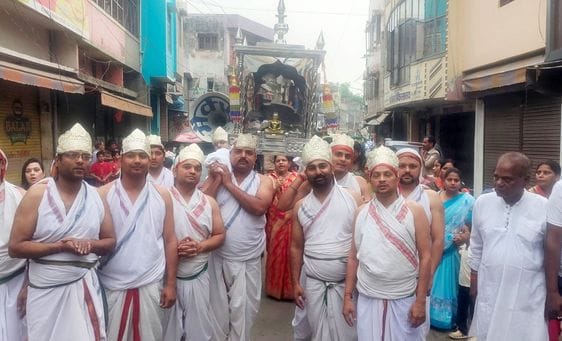 Mahavir Swami's procession taken out with great fanfare, welcomed at many places