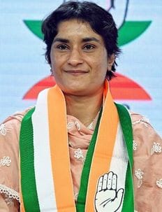 Vinesh Phogat rejected the job and accepted the offer of Rs 4 crore
