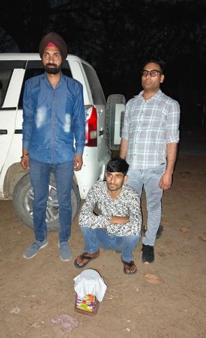 The accused of providing illegal weapons came under police custody