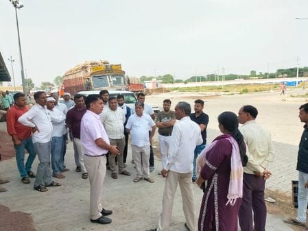 SDM inspected the grain market