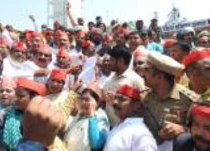 SP workers raised their voice against the arrest of Vinay Shankar