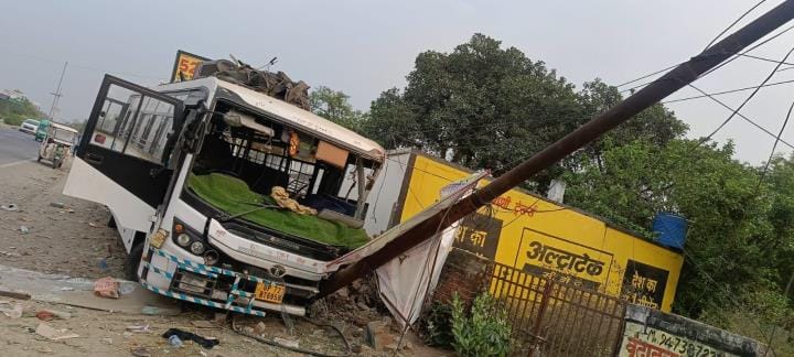 The bus collided with a pillar and a shop while trying to save the car