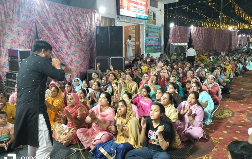 Baba, please bless me, I will get kirtan done...devotees danced to the hymns