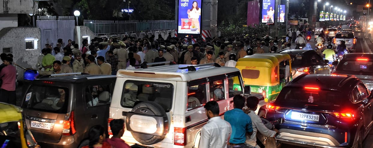 Due to the protest by LU students, there were queues of vehicles on Hanuman Setu